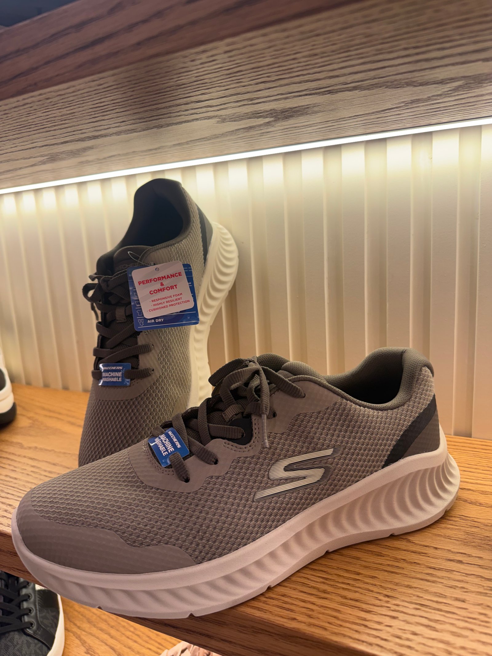 Skechers sneakers